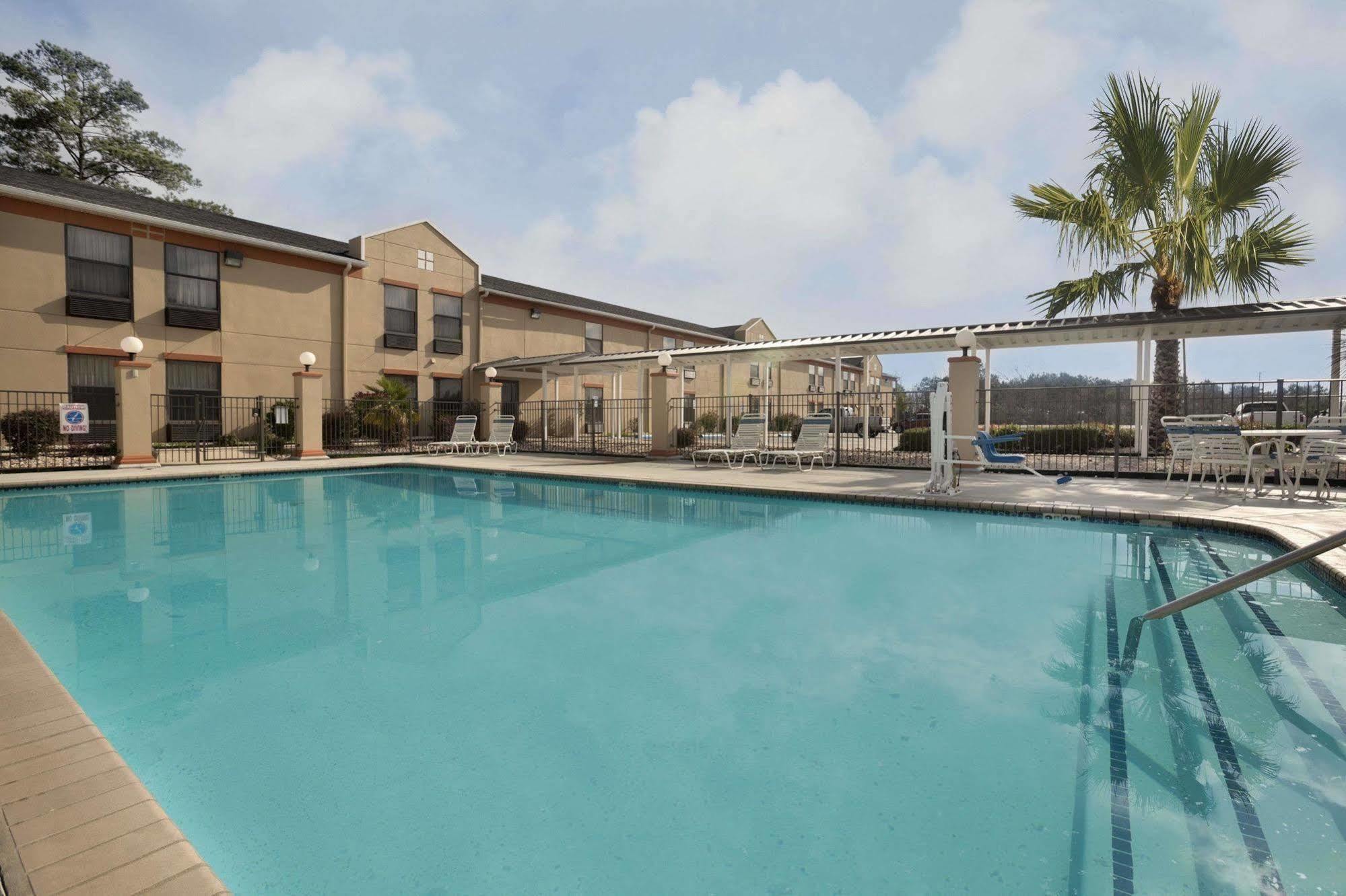 Quality Inn Kinder Exterior photo